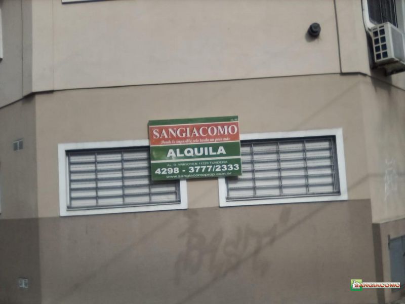 PAYRO 688 ESQUINA PASO